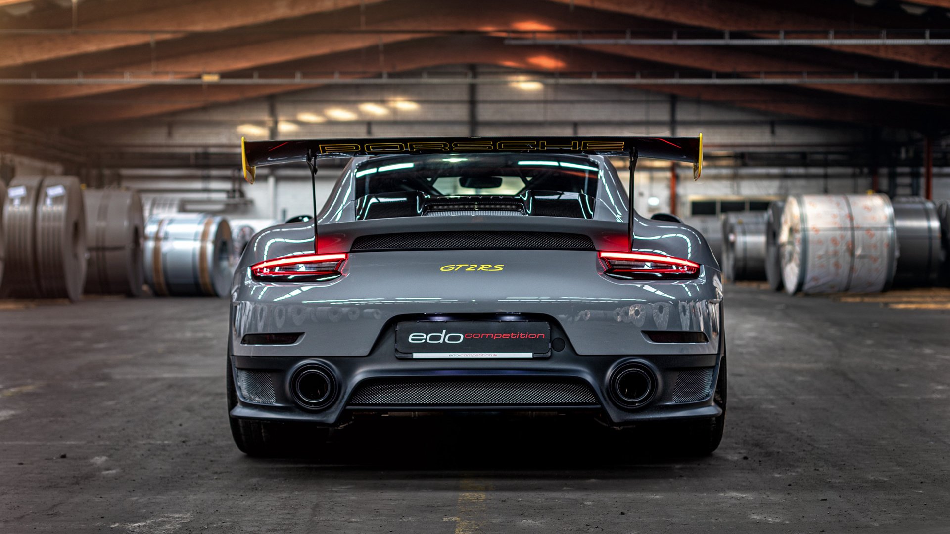 世俱杯-产业链变革：赛车制造的新趋势，赛车研发