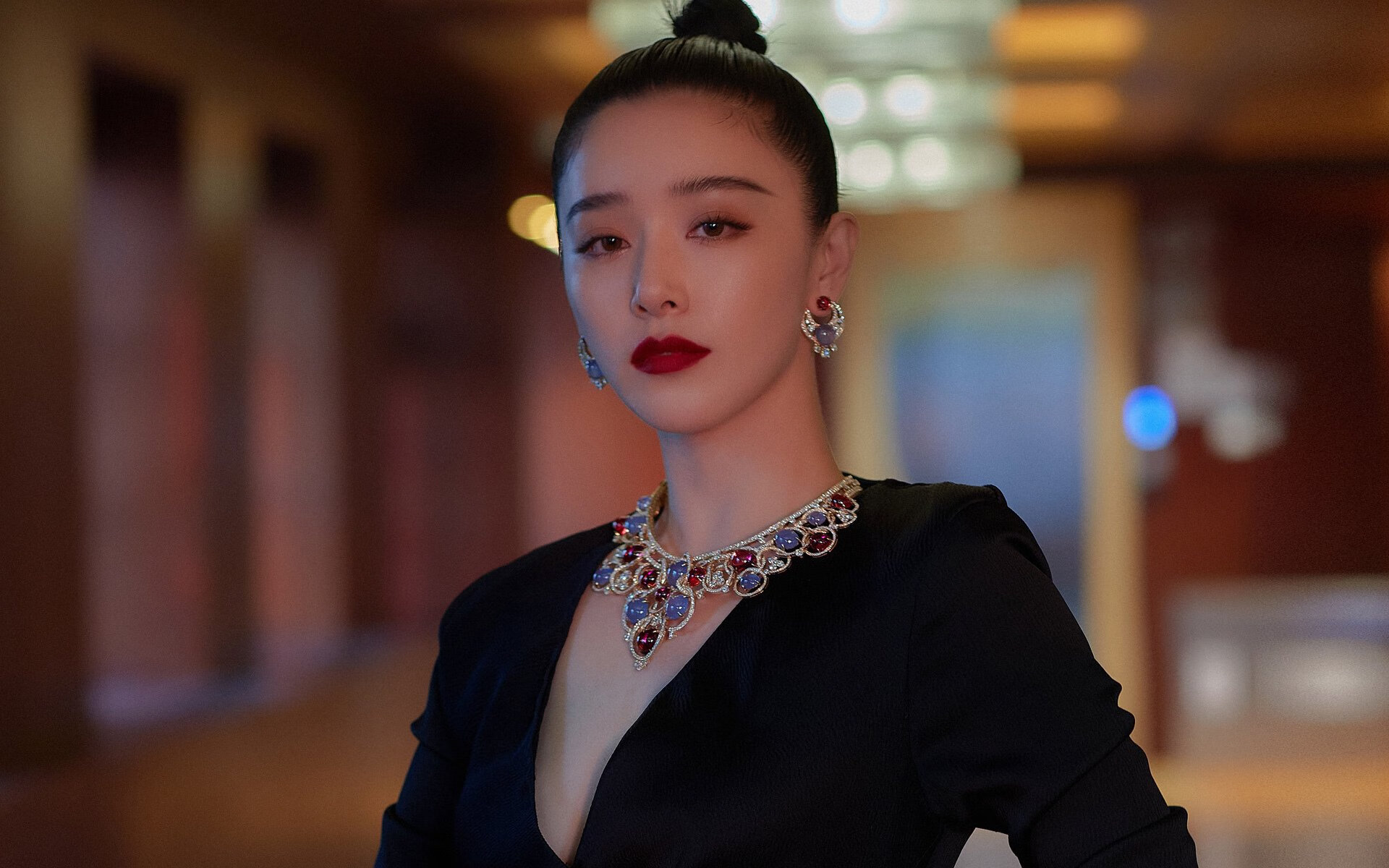 国足奋力抗争晋级,成为国际比赛八强队之一,国足 八强